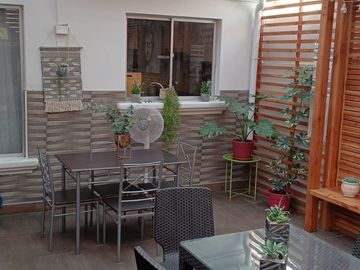 Se vende casa hermosa de 2 pisos, remodelada, cómoda y bien ubicada, Santiago Humberstone 286