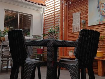 Se vende casa hermosa de 2 pisos, remodelada, cómoda y bien ubicada, Santiago Humberstone 286
