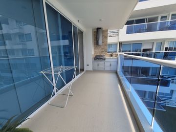 Se Vende o Arrienda Espectacular Apartamento frente al mar.