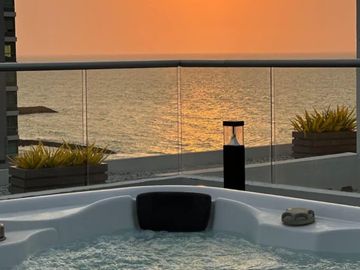 Se Vende o Arrienda Espectacular Apartamento frente al mar.