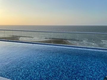 Se Vende o Arrienda Espectacular Apartamento frente al mar.