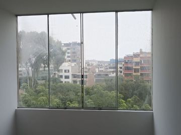 DEPTO A.C 87m2 ILUMINADO AMPLIO BALCON 5TO PISO CON VISTA PANORAMICA AL PARQUE Y CON COCHERA TECHADA
