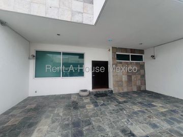 Casa de tres recámaras y roof en venta en Milenio, Querétaro