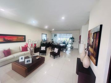 Casa de tres recámaras y roof en venta en Milenio, Querétaro