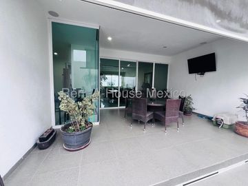 Casa de tres recámaras y roof en venta en Milenio, Querétaro