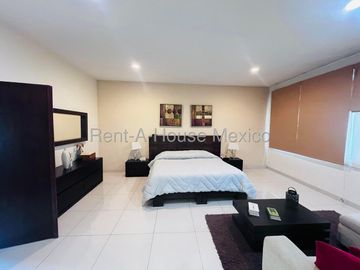 Casa de tres recámaras y roof en venta en Milenio, Querétaro