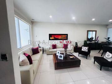 Casa de tres recámaras y roof en venta en Milenio, Querétaro