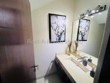 Casa de tres recámaras y roof en venta en Milenio, Querétaro
