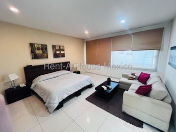 Casa de tres recámaras y roof en venta en Milenio, Querétaro