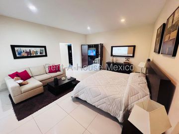 Casa de tres recámaras y roof en venta en Milenio, Querétaro