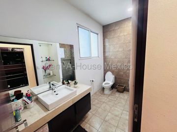 Casa de tres recámaras y roof en venta en Milenio, Querétaro