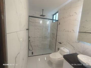 VENDO HERMOSO PENTHOUSE EN SELVA ALEGRE ACABADOS DE PRIMERA 370M2 MAS AIRES