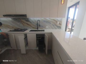 VENDO HERMOSO PENTHOUSE EN SELVA ALEGRE ACABADOS DE PRIMERA 370M2 MAS AIRES