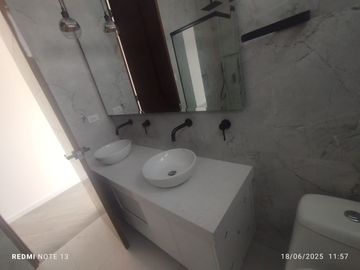 VENDO HERMOSO PENTHOUSE EN SELVA ALEGRE ACABADOS DE PRIMERA 370M2 MAS AIRES