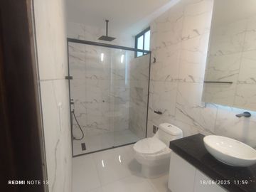 VENDO HERMOSO PENTHOUSE EN SELVA ALEGRE ACABADOS DE PRIMERA 370M2 MAS AIRES