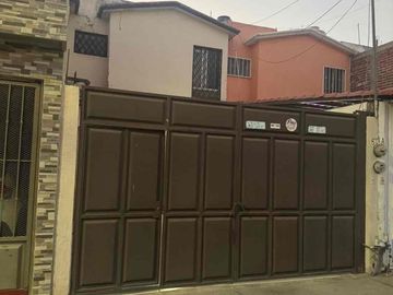 CASA EN VENTA EN ARBOLEDAS DE IBARRILLA