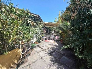 CASA  CON  GRAN POTENCIAL PARA REMODELAR