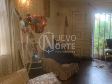 CASA  CON  GRAN POTENCIAL PARA REMODELAR