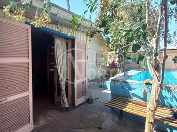 CASA  CON  GRAN POTENCIAL PARA REMODELAR