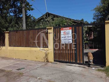 CASA  CON  GRAN POTENCIAL PARA REMODELAR