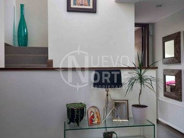 IMPECABLE CASA EN CHAMISDERO A SÓLO 10 MINUTOS DE VITACURA