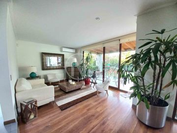 IMPECABLE CASA EN CHAMISDERO A SÓLO 10 MINUTOS DE VITACURA