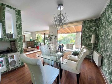 IMPECABLE CASA EN CHAMISDERO A SÓLO 10 MINUTOS DE VITACURA