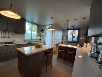 IMPECABLE CASA EN CHAMISDERO A SÓLO 10 MINUTOS DE VITACURA