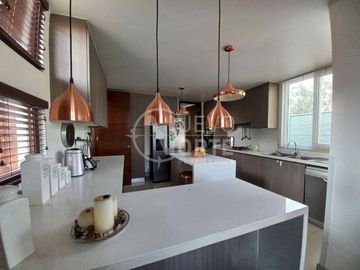 IMPECABLE CASA EN CHAMISDERO A SÓLO 10 MINUTOS DE VITACURA