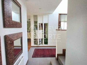 IMPECABLE CASA EN CHAMISDERO A SÓLO 10 MINUTOS DE VITACURA