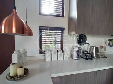 IMPECABLE CASA EN CHAMISDERO A SÓLO 10 MINUTOS DE VITACURA
