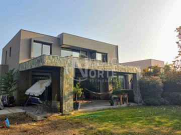IMPECABLE CASA EN CHAMISDERO A SÓLO 10 MINUTOS DE VITACURA