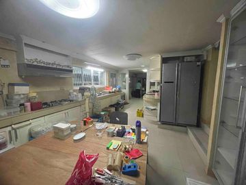 FOR SALE Corner Old House located at Brgy. Kapitolyo, Pasig City