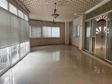 FOR SALE Corner Old House located at Brgy. Kapitolyo, Pasig City