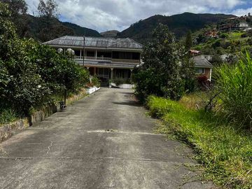 hermosa casa en venta con terreno en venta en paute junto a la vía principal