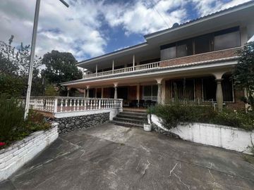 hermosa casa en venta con terreno en venta en paute junto a la vía principal