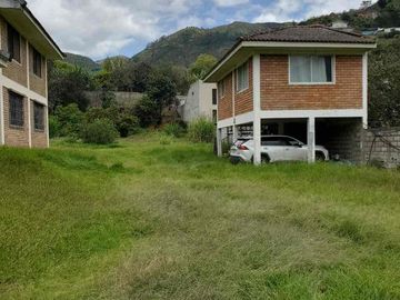 hermosa casa en venta con terreno en venta en paute junto a la vía principal