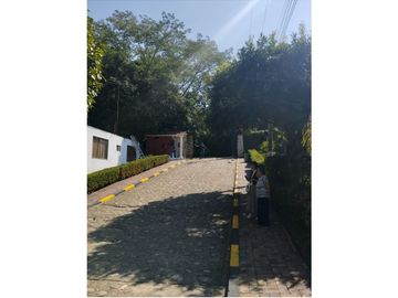 VENTA CASA CAMPESTRE CONJUNTO CERRADO SECTOR RESACAS EN MELGAR - E.C
