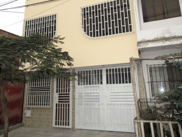 Oportunidad! Se Vende Amplio Departamento Para Personalizar Cerca de Los Pantanos de Villa y la Universidad Cientifica del Sur