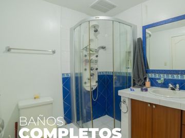 Amplia casa familiar en Río Amarillo, 5 hab., 4 baños, estudio, sala de juegos y chimenea.