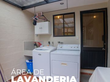 Amplia casa familiar en Río Amarillo, 5 hab., 4 baños, estudio, sala de juegos y chimenea.