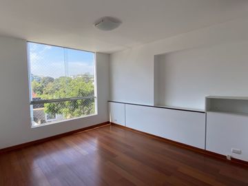 LINDO DEPARTAMENTO EN ZONA DE PARQUES, MIRAFLORES, LÍMITE CON SAN ISIDRO.