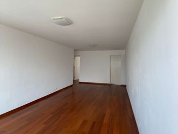 LINDO DEPARTAMENTO EN ZONA DE PARQUES, MIRAFLORES, LÍMITE CON SAN ISIDRO.