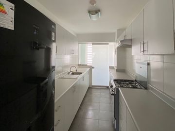 LINDO DEPARTAMENTO EN ZONA DE PARQUES, MIRAFLORES, LÍMITE CON SAN ISIDRO.