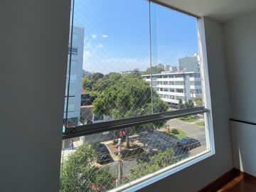 LINDO DEPARTAMENTO EN ZONA DE PARQUES, MIRAFLORES, LÍMITE CON SAN ISIDRO.