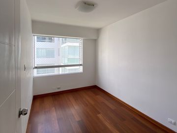 LINDO DEPARTAMENTO EN ZONA DE PARQUES, MIRAFLORES, LÍMITE CON SAN ISIDRO.