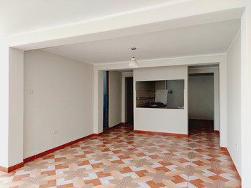 SE VENDE CASA DE 3 PISOS EN ESQUINA, FRENTE A PLAZA LA FLORESTA, CERCA A LA PLAZA PÉREZ GAMBOA, IDEAL PARA CASA FAMILIAR, NEGOCIO O DE DEPARTAMENTOS