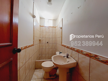 SE VENDE CASA DE 3 PISOS EN ESQUINA, FRENTE A PLAZA LA FLORESTA, CERCA A LA PLAZA PÉREZ GAMBOA, IDEAL PARA CASA FAMILIAR, NEGOCIO O DE DEPARTAMENTOS