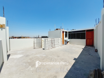 SE VENDE CASA DE 3 PISOS EN ESQUINA, FRENTE A PLAZA LA FLORESTA, CERCA A LA PLAZA PÉREZ GAMBOA, IDEAL PARA CASA FAMILIAR, NEGOCIO O DE DEPARTAMENTOS