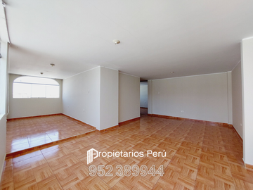 SE VENDE CASA DE 3 PISOS EN ESQUINA, FRENTE A PLAZA LA FLORESTA, CERCA A LA PLAZA PÉREZ GAMBOA, IDEAL PARA CASA FAMILIAR, NEGOCIO O DE DEPARTAMENTOS